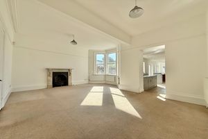 Lounge/Diner- click for photo gallery